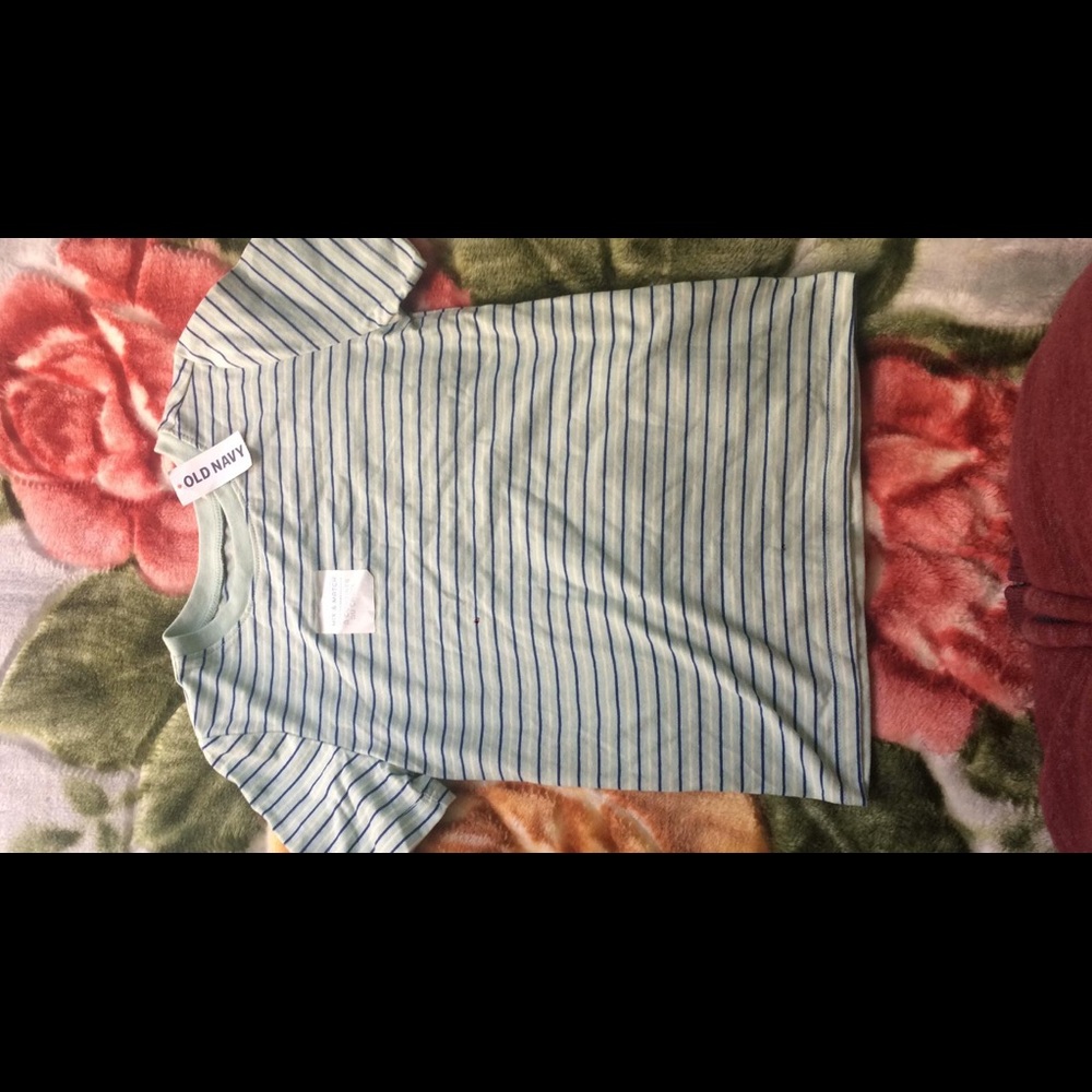 Old navy t-shirt